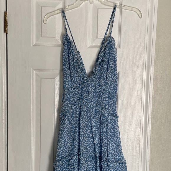 Leopard print ruffle dress with low front and open back - Picture 2 of 4